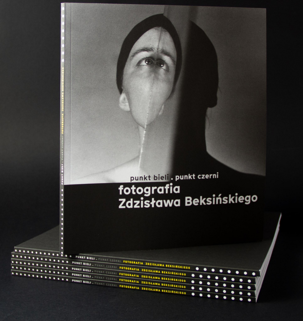 Folder do wystawy „Punkt bieli. Punkt czerni. Fotografia Zdzisława Beksińskiego” Folder do wystawy „Punkt bieli. Punkt czerni. Fotografia Zdzisława Beksińskiego”